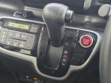 手に馴染むシフトノブで扱いやすく、快適な運転を支えます。