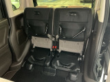 リアシート座面を持ち上げると、背の高い荷物を積むのに便利なトールモードに変身します!多彩なシートアレンジで使い勝手良好!