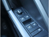 Audi正規ディーラーが高品質をお約束。高度な訓練・教育を受けたAudi専任メカニックが、100項目にもおよぶ精密な点検を実施いたします。すべてをクリアしたAudi車だけが、あなたのお手元に届けられるのです。