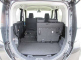幅広いバックドア開口部と低い荷室フロア高で、重い荷物もラクに積み降ろしができます。