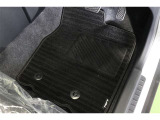 フロアマット標準装備。車内を清潔に保ちます。