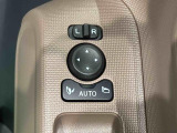 キーフリー連動で施錠時に格納します。降車の直前まで後方確認ができ、閉じ忘れも防げます。