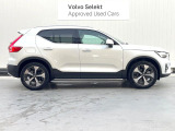 当店の認定中古車(VOLVO APPROVED CAR)はメーカー基準の車齢・走行に応じた内外装・機関の176項目もの項目に厳密な点検を実施。すべての基準を満たした自信を持ってお届けする中古車です。