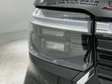LEDヘッドライトは、点灯の瞬間から最大光量を発揮し、突然暗くなるトンネルなどでの安定感を高めます。