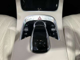 センターコンソールはスマートフォンを操作するような感覚でナビから車両の設定までが可能です。
