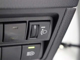 人や荷物を満載しても、対向車や先行車に迷惑をかけない、室内からヘッドライトの光軸を調整できます。