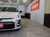 当店では専任のメカニックが大切なお客様のお車を一台一台丁寧に整備いたします。自社認証工場にてリフトアップし下回りまでキッチリ検査いたします。