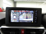 車両を上から見たような映像をナビ画面に表示するパノラミックビューモニターが付いています。