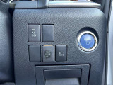 オートマチックハイビームとは、先行車や対向車のライトを認識し、ハイビームとロービームを自動で切り替える機能です。夜道の視界を確保します。詳細は販売店スタッフまでおたずねください。