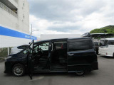 5ドアーで乗り降り荷物の出し入れ助かります。
