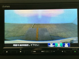 【バックカメラ】運転が苦手な方も車庫入れラクラクです!ギアをリバースに入れれば自動的に切り換わりますので、面倒な操作は不要です♪狭い駐車場もお車を傷つけず安心ですね!