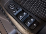 当社BMW認定中古車は全車保証付きでございます。また保証料金や整備費用はお見積書内の諸費用・税金に追加計上する事はございません。認定中古車保証付きのお支払総額でお見積りご依頼の上、他店とお比べください