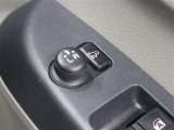 電動格納ミラー付なので、狭い道に駐車する時も安心です。