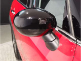 ドアミラーにはLEDウインカーが埋め込まれており、対向車からの視認性を高めております。