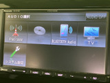 FM・AMやCD、Bluetooth Audio、テレビなど、複数の音源を画面から選択できます。その日の気分や過ごし方に合わせて使い分けられる便利な装備です。