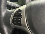 オーディオ操作がステアリングから手を離さず、運転に集中したまま手元で操作できます。