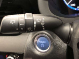 ワイパースイッチです。「INT」では間欠ワイパーの作動時間間隔を変更できます。リヤワイパーも操作できます。