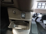 ◆センターロアボックス◆車内に置いておきたい小物を収納するのに便利です。