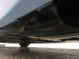 気になる中古車の下廻り。もちろん、納車時には整備スタッフによる点検を実施致しますので安心してご購入いただけます。