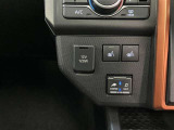 スイッチひとつでシートがすぐに温まり、寒い季節も快適。運転席と助手席に装備されています。