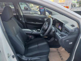 運転席側から観たフロントシートのイメージです。