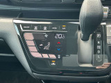 操作のし易いオートエアコンです。気温に合わせて車内を快適に保てます。