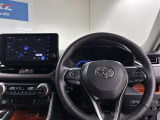 使いやすく運転しやすいレイアウトの運転席周り。