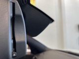 【ルームミラー一体型ETC】BMWといえばルームミラー一体型のETC。ドライバーから差し込めるかたちになっておりますので、差し忘れの際も慌てずにご利用いただけます。