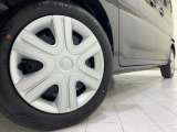 車線逸脱の可能性が高いとシステムが判断した場合に、ドライバーに車線逸脱防止方向へのステアリング操作を促し車両を車線の内側に戻すように支援する「車線逸脱抑制機能」を装備!