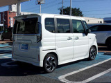 後席ガラスとリアガラスは、車内が見え難いプライバシーダークガラスになっています。紫外線から乗員を保護し、外部からのプライバシーも守ってくれますよ☆