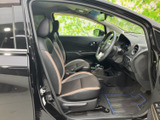 運転席まわりまで見渡しやすく、シートには落ち着いた色合いとアクセントカラーを採用。足元も確認しやすく、乗り降りの際から毎日の移動まで心地よく過ごせる空間です。