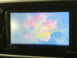 テレビ番組の映像を画面で楽しめる装備です。目的地での待ち時間や休憩中など、停車時に車内で映像を視聴したい場面に活用でき、時間を過ごす楽しみが広がります。