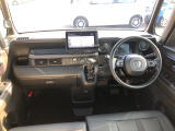 【インパネ全体】手が届きやすく、どなたでも運転しやすいです。シンプルで使いやすい設計になっています!