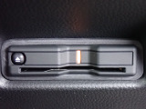 ■【ETC車載器】が装備されています。セットアップをしてお渡しとなり、ETCカードを差し込むだけで高速道路の利用が可能です。