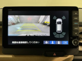 リバースギアに入れるだけで後方の表示へ切り替わります。夜間や雨の日の駐車も楽になりますよ。