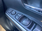 全席パワーウィンドウとなっています。運転席はオートになっているのでワンタッチ開閉することが出来ます。