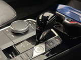 8速ステップトロニック付AT I-driveコントローラーでモニター部分を操作します。直感的に使用することが可能です。
