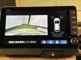 リバースギアに入れるだけで後方の表示へ切り替わります。夜間や雨の日の駐車も楽になりますよ。
