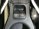 電動パーキングブレーキやブレーキホールドが付いています。