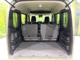 普段のお買い物や通勤、送迎等に十分な荷室スペースを確保しております。セカンドシートを倒すと、大きな荷物の積載も可能です♪