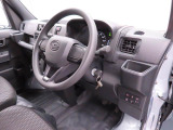 ハンドルは軽やかに回り、気持ちよく運転が出来ます。
