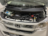 コンパクトなエンジンルームで、室内空間を確保しています。ホンダのMM思想(マンマキシマム・メカミニマム)は今でも受け継がれています。