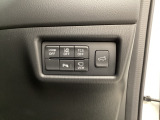 各種機能の切替スイッチは運転席パネル下に集約されています。任意で切り替え可能なため状況に合わせてお使いください。