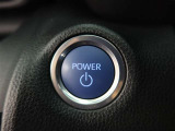 スマートキーを携帯していればキーを取り出さずにドアを施錠&解錠。クルマの始動も可能です。