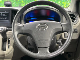 インテリアに合わせたデザインのステアリングは、運転される方のことも考え、運転しやすい形状、大きさです。是非一度、実際に触ってお確かめください。