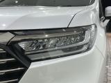 LEDヘッドライトは、点灯の瞬間から最大光量を発揮し、突然暗くなるトンネルなどでの安定感を高めます。
