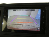 車庫入れの強い味方。後退時の死角をチェックするために便利です。