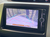 【バックカメラ】駐車時に後方がリアルタイム映像で確認できます。大型商業施設や立体駐車場での駐車時や、夜間のバック時に大活躍!運転スキルに関わらず、今や必須となった装備のひとつです!