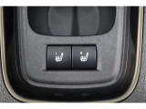 運転席と助手席には寒い日の肩や腰、冷えやすい下肢を温めてくれるシートヒーターが付いております!