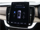 【レーン・キーピング・エイド】ステアリングの自動修正では不十分な場合、あるいは隣接する車線へと進入してしまった場合は、警告音やステアリングホイールの振動で注意を促します。